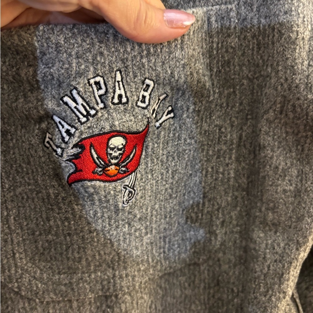 Tampa Bay Buccaneers Button-Up Shacket with Embroidered Logo Sz Med - Picture 4 of 7